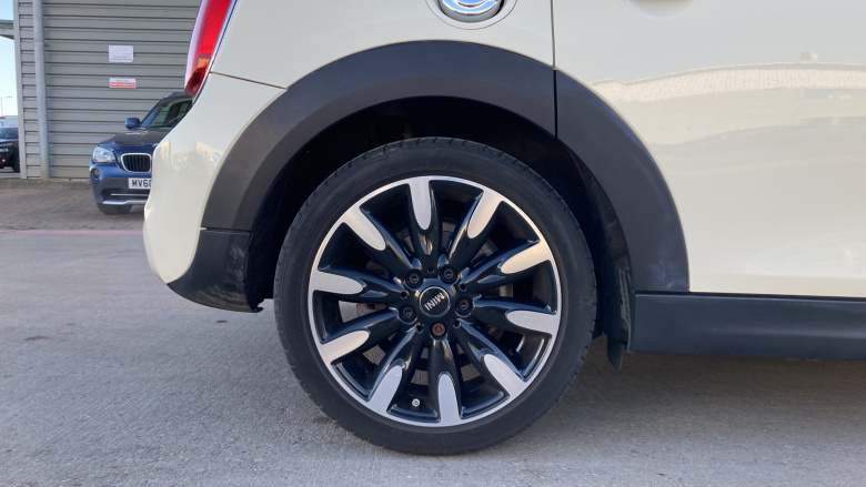 MINI Hatchback 2.0 Cooper S Exclusive II 5dr [Comfort/Nav Pack] Petrol Hatchback